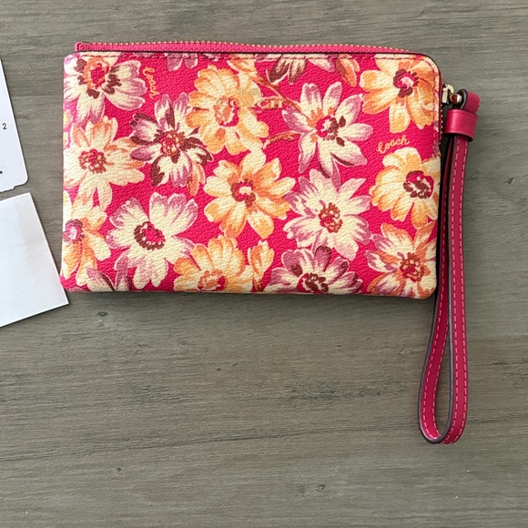 Coach Vibrant Floral Wristlet NWT - Picture 1 of 5